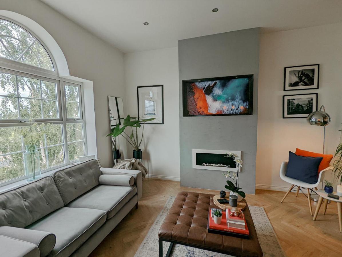 Spacious, Mid-Century 1 Bedroom Apartment Quedgeley Exterior photo