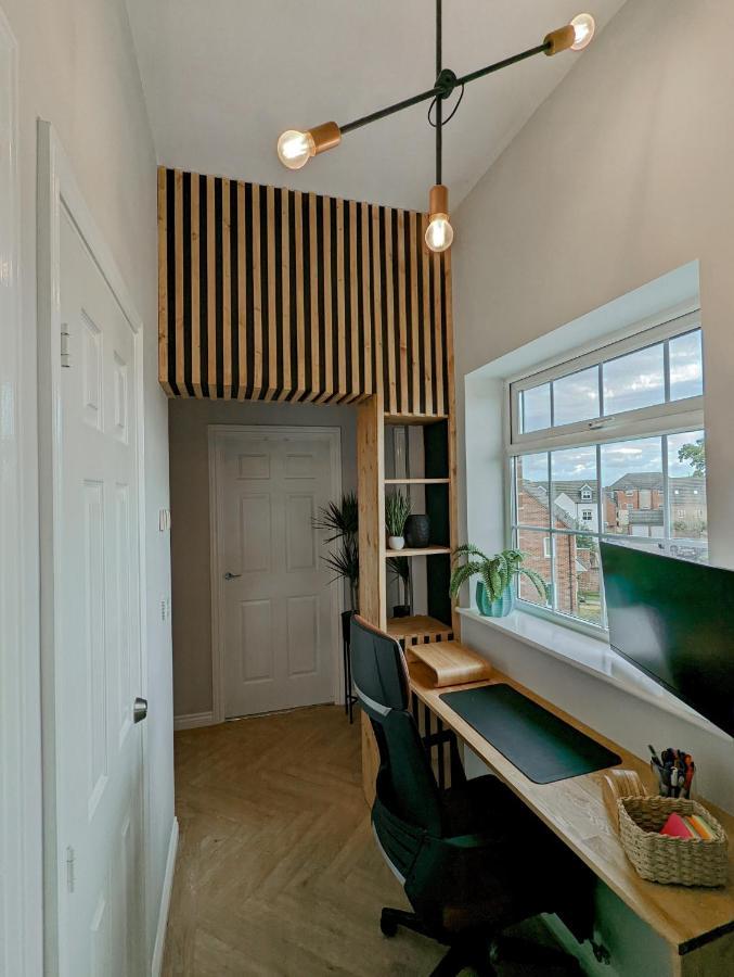 Spacious, Mid-Century 1 Bedroom Apartment Quedgeley Exterior photo
