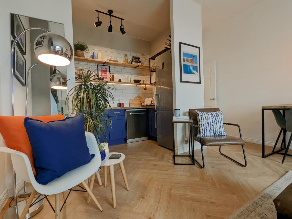 Spacious, Mid-Century 1 Bedroom Apartment Quedgeley Exterior photo