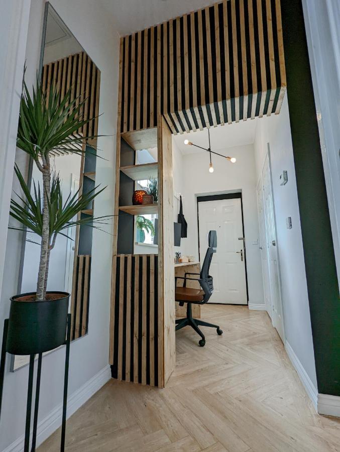 Spacious, Mid-Century 1 Bedroom Apartment Quedgeley Exterior photo